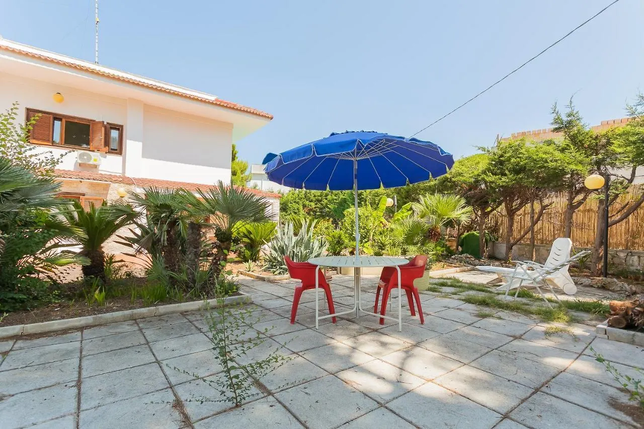B&B Ville Giapponesi Con Piscina E Spiaggia Privata Giovinazzo 0*,  Italy