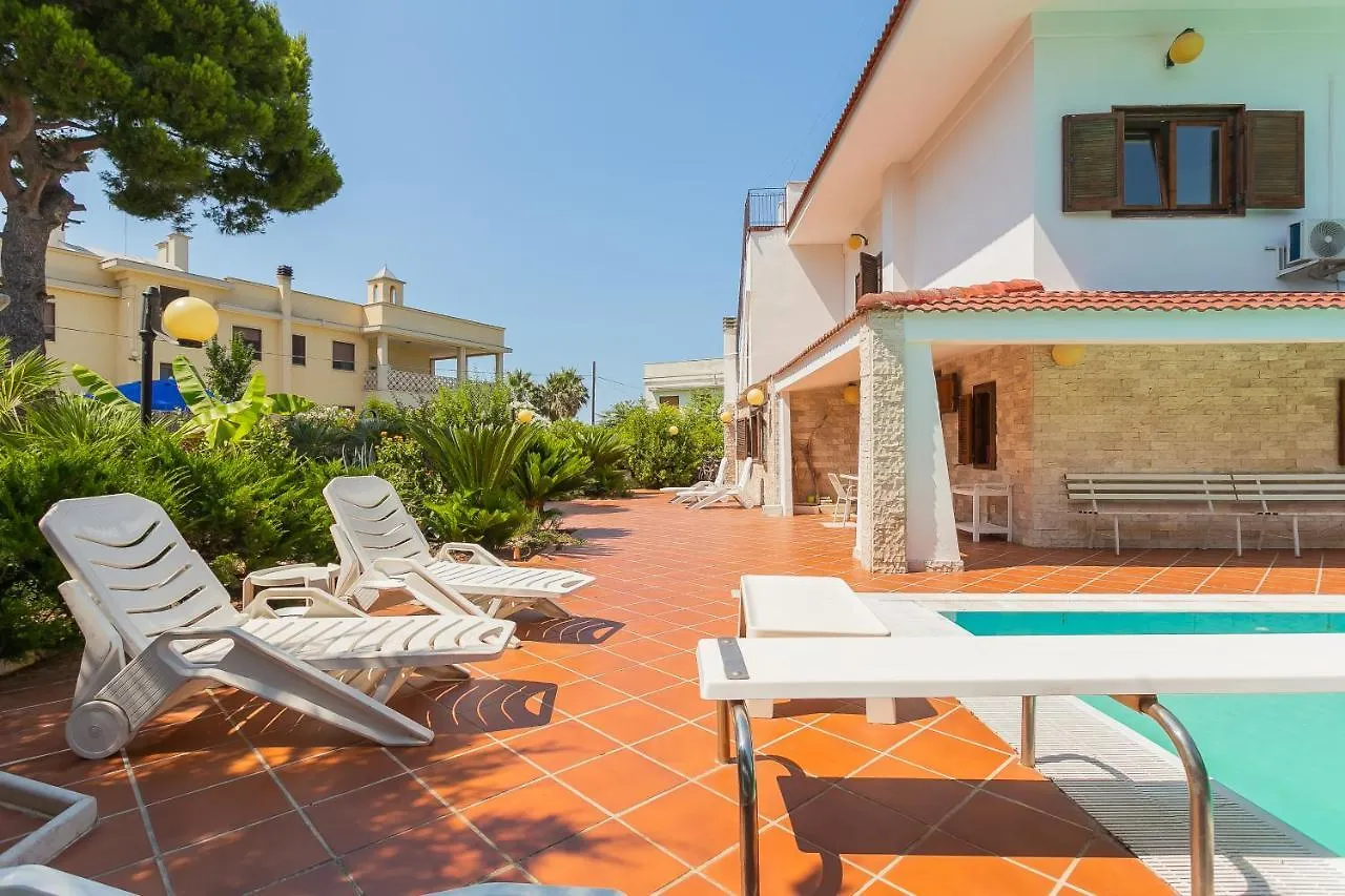 B&B Ville Giapponesi Con Piscina E Spiaggia Privata Giovinazzo