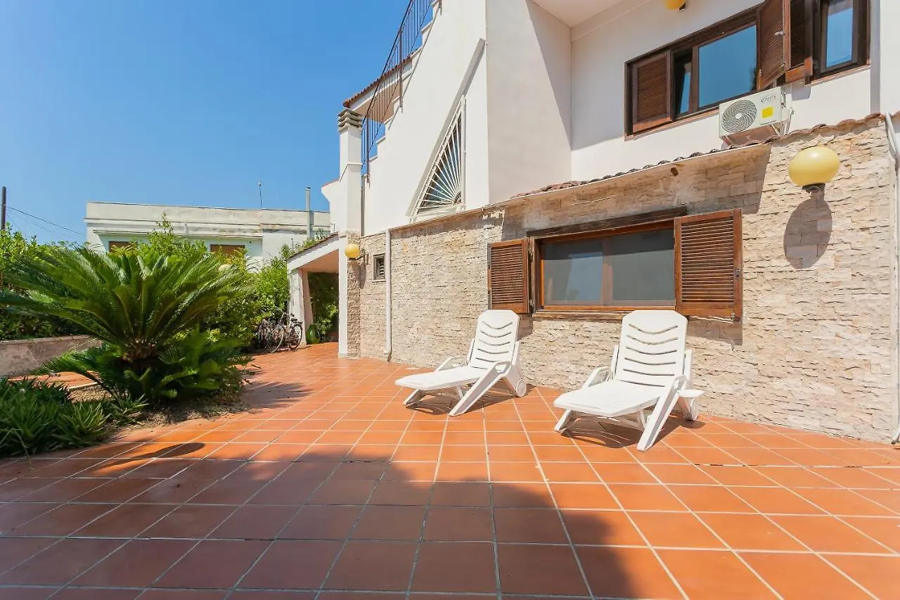 B&B Ville Giapponesi Con Piscina E Spiaggia Privata Giovinazzo 0*,  Italy