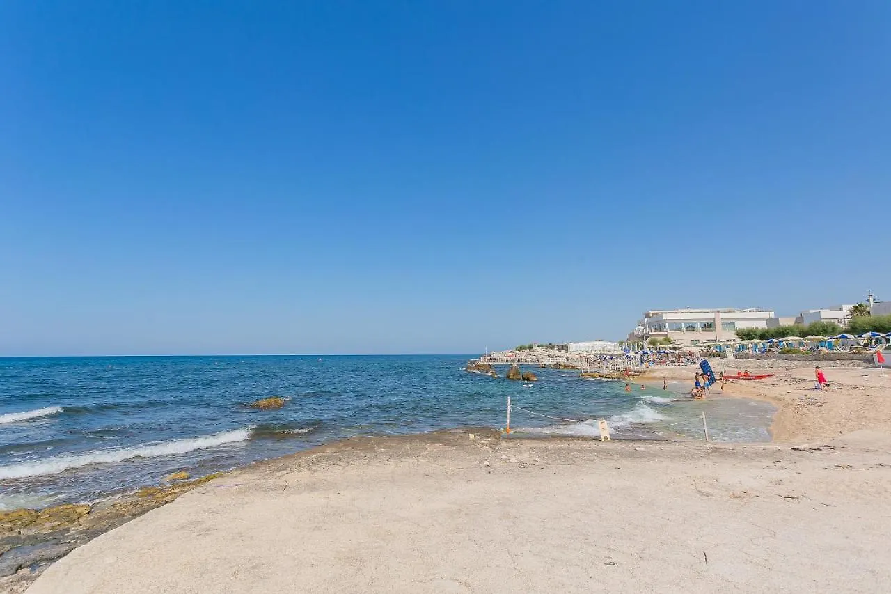 B&B Ville Giapponesi Con Piscina E Spiaggia Privata Giovinazzo