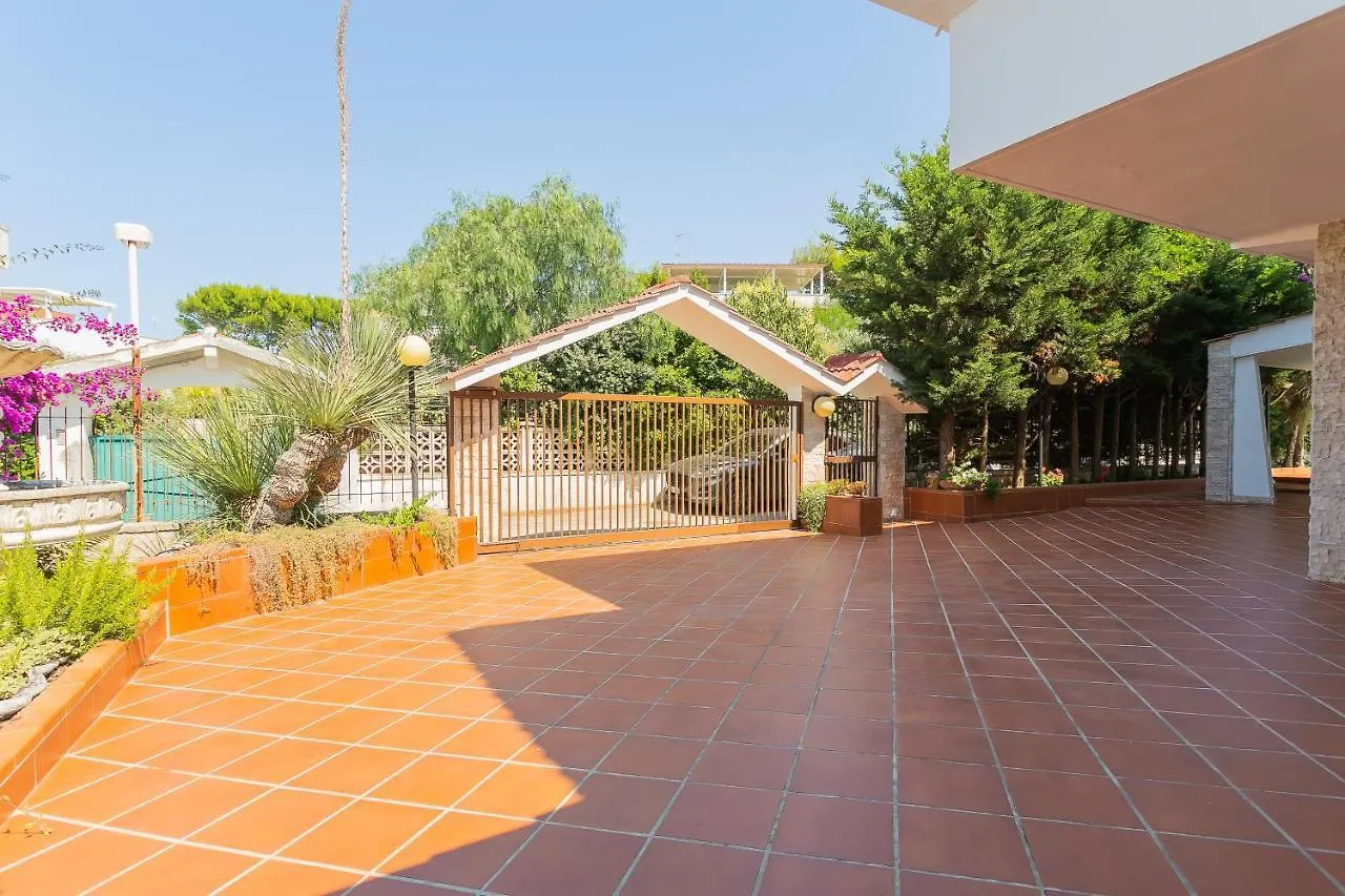 Homestay B&B Ville Giapponesi Con Piscina E Spiaggia Privata Giovinazzo
